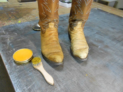 cleaning leather cowboy boots